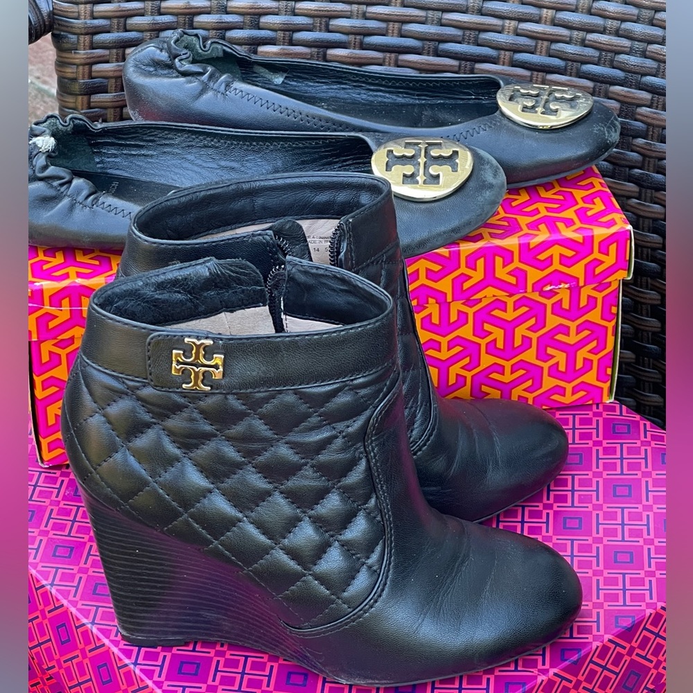 Tory Burch genuine leather in/out quilted booties golden logo 100mm wedge EUC